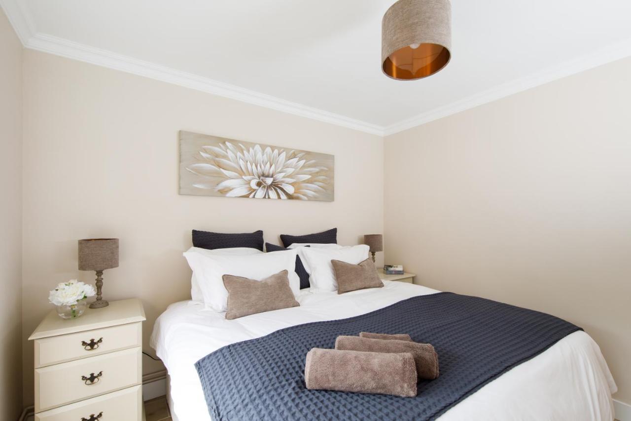 'Orchard Croft Lodge - Chichester', Book-Direct, New Home 1,367 Sq' Ft' , Can Sleep 8 On Request , Split & Link 'Super King' Size Beds, Free Wi-Fi, Sky Tv & Sky Sports, 9 - Minutes From West Wittering Beach, Very Quiet Location, Dog Friendly Экстерьер фото