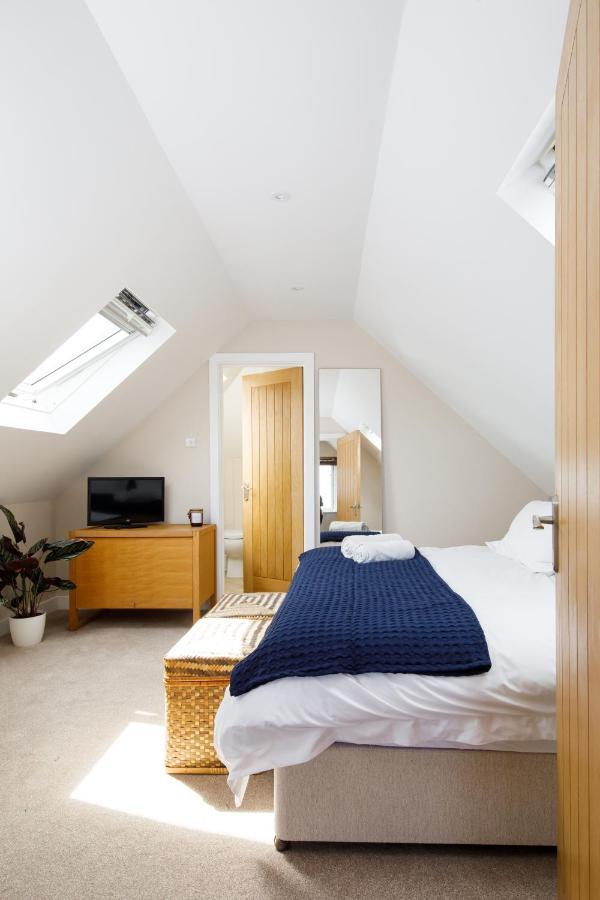 'Orchard Croft Lodge - Chichester', Book-Direct, New Home 1,367 Sq' Ft' , Can Sleep 8 On Request , Split & Link 'Super King' Size Beds, Free Wi-Fi, Sky Tv & Sky Sports, 9 - Minutes From West Wittering Beach, Very Quiet Location, Dog Friendly Экстерьер фото