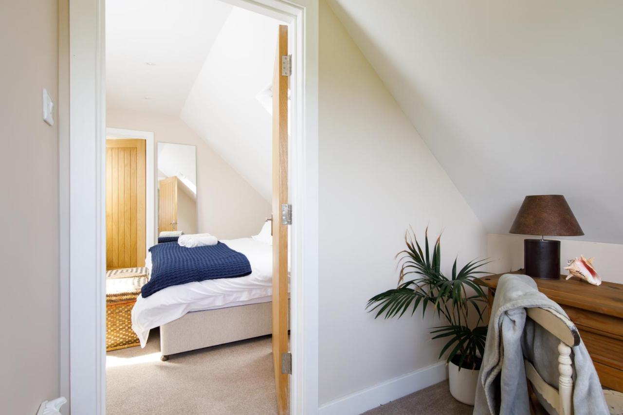 'Orchard Croft Lodge - Chichester', Book-Direct, New Home 1,367 Sq' Ft' , Can Sleep 8 On Request , Split & Link 'Super King' Size Beds, Free Wi-Fi, Sky Tv & Sky Sports, 9 - Minutes From West Wittering Beach, Very Quiet Location, Dog Friendly Экстерьер фото