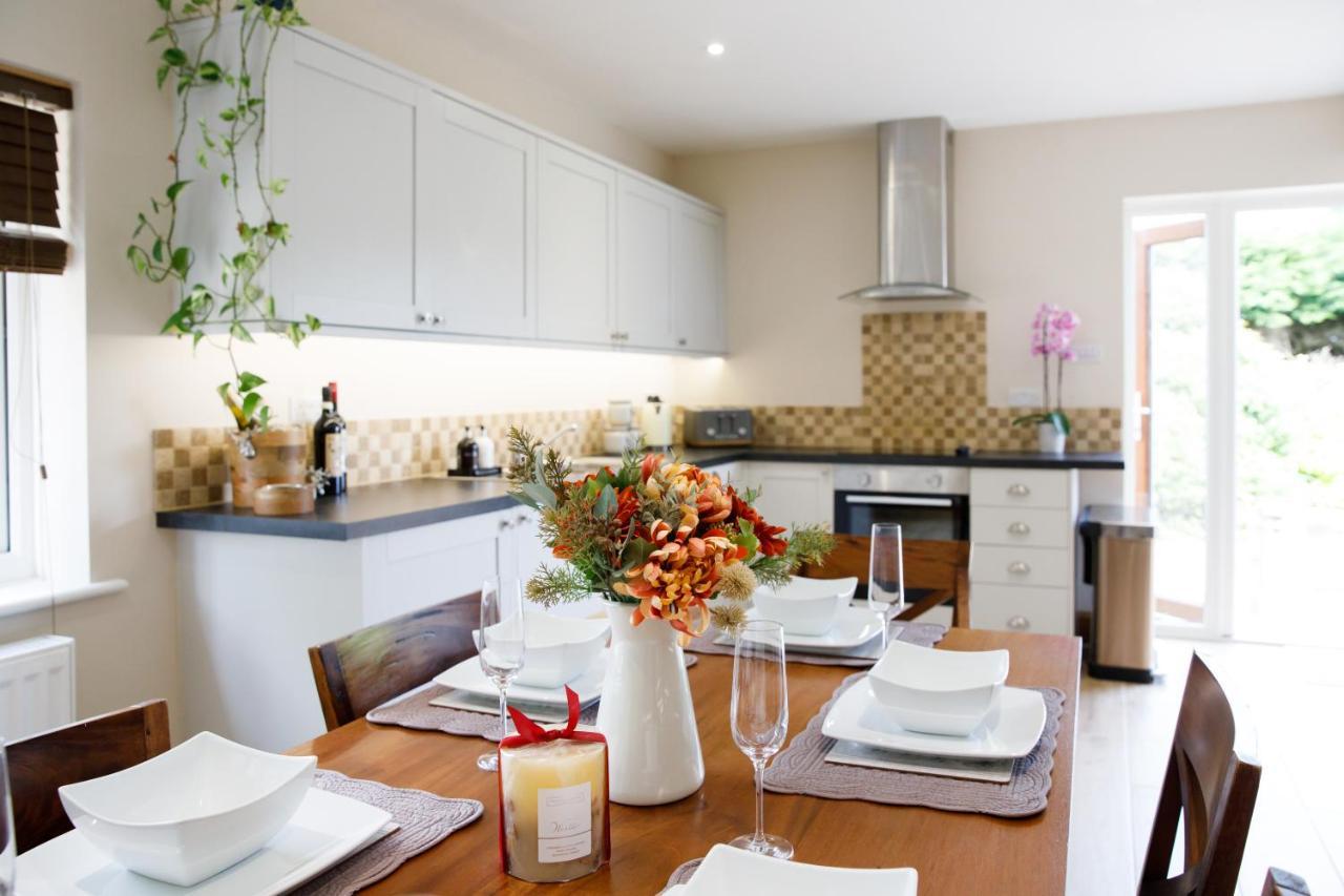 'Orchard Croft Lodge - Chichester', Book-Direct, New Home 1,367 Sq' Ft' , Can Sleep 8 On Request , Split & Link 'Super King' Size Beds, Free Wi-Fi, Sky Tv & Sky Sports, 9 - Minutes From West Wittering Beach, Very Quiet Location, Dog Friendly Экстерьер фото